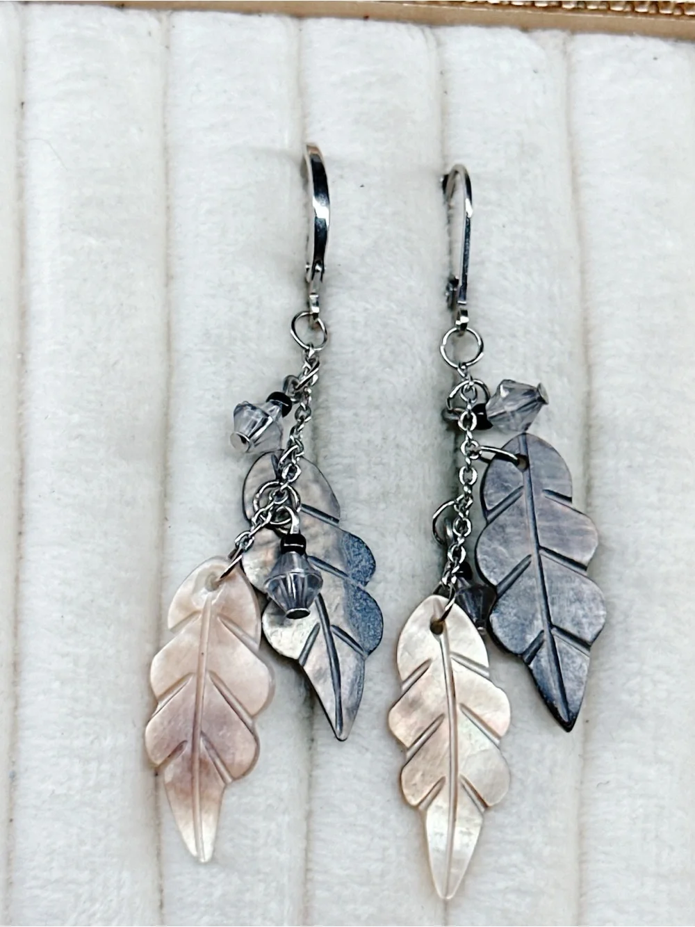 341gc. Taupe Shell Earrings Leverback